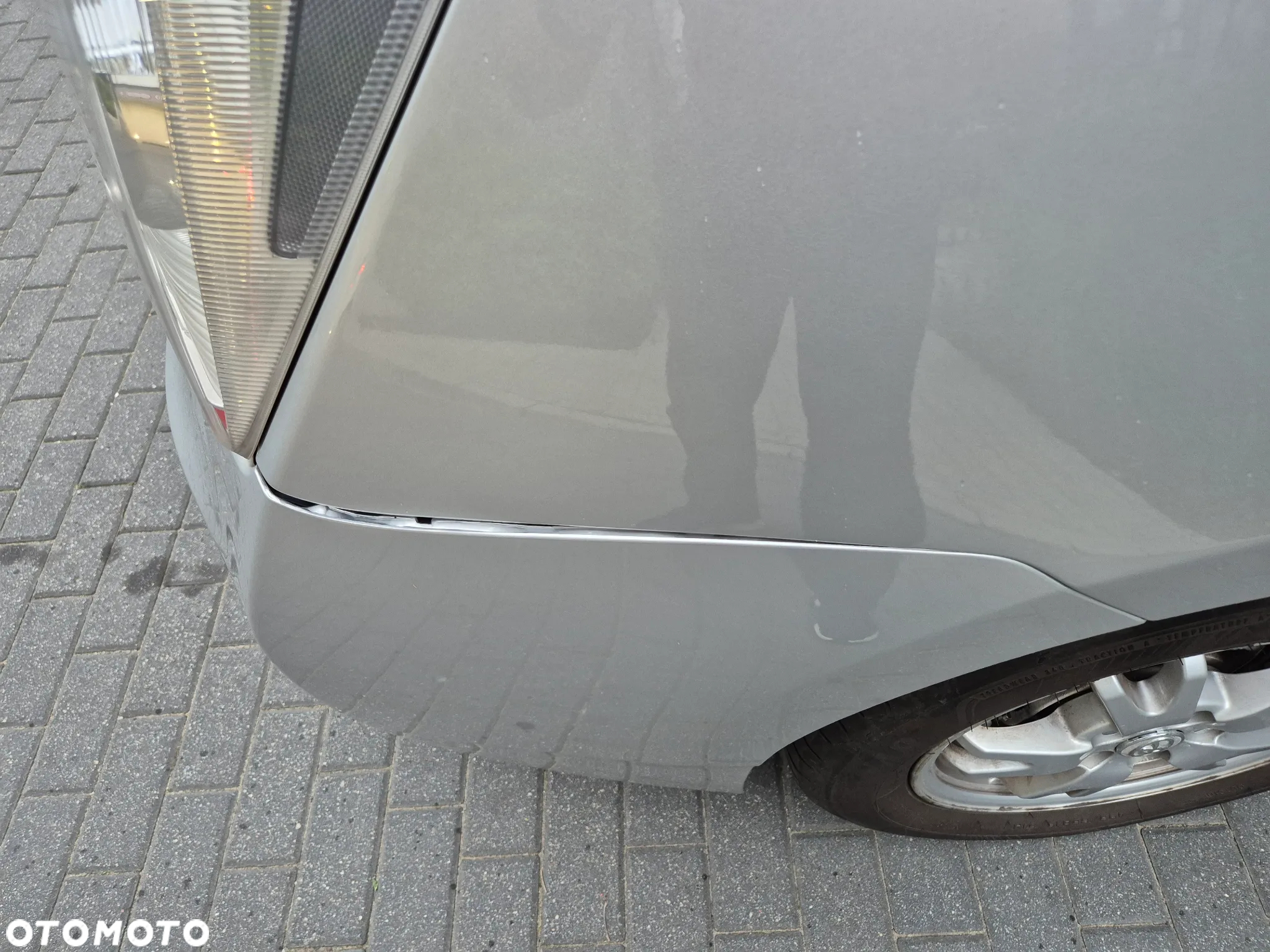 Toyota Prius (Hybrid) - 16