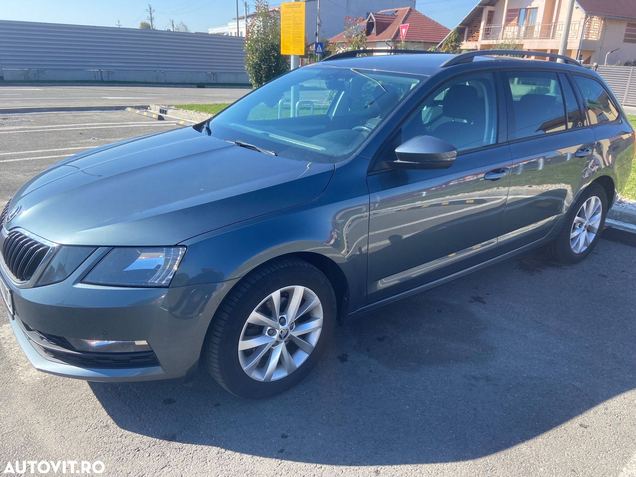Skoda Octavia Combi Diesel 1.6 TDI Ambition - 1