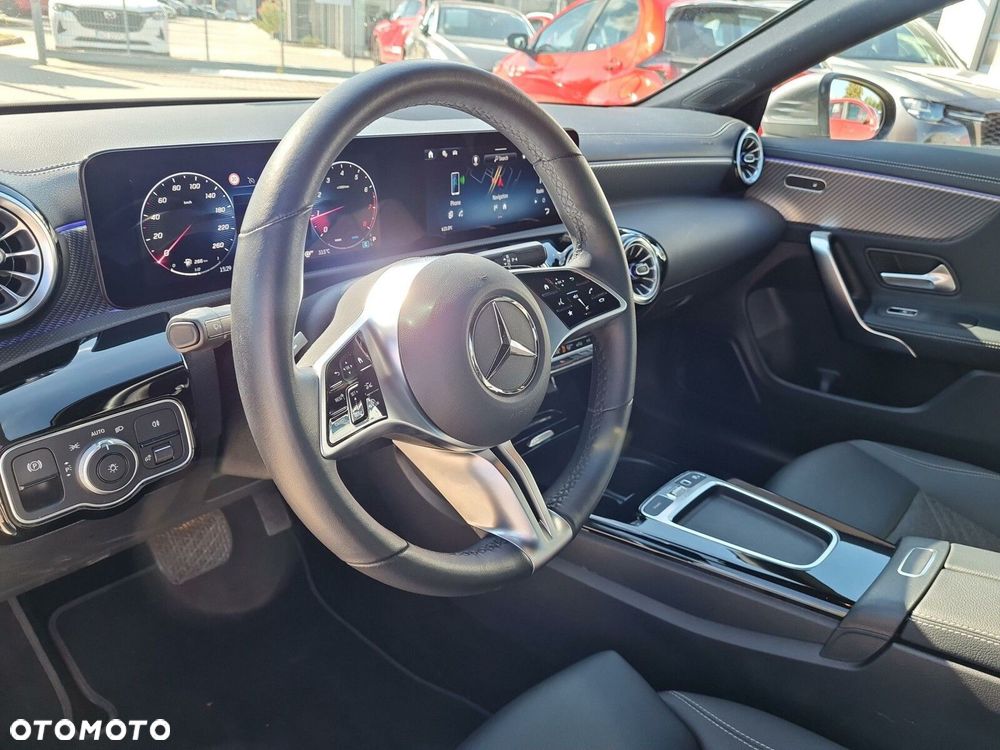 Mercedes-Benz CLA 180 Progressive 7G-DCT - 12