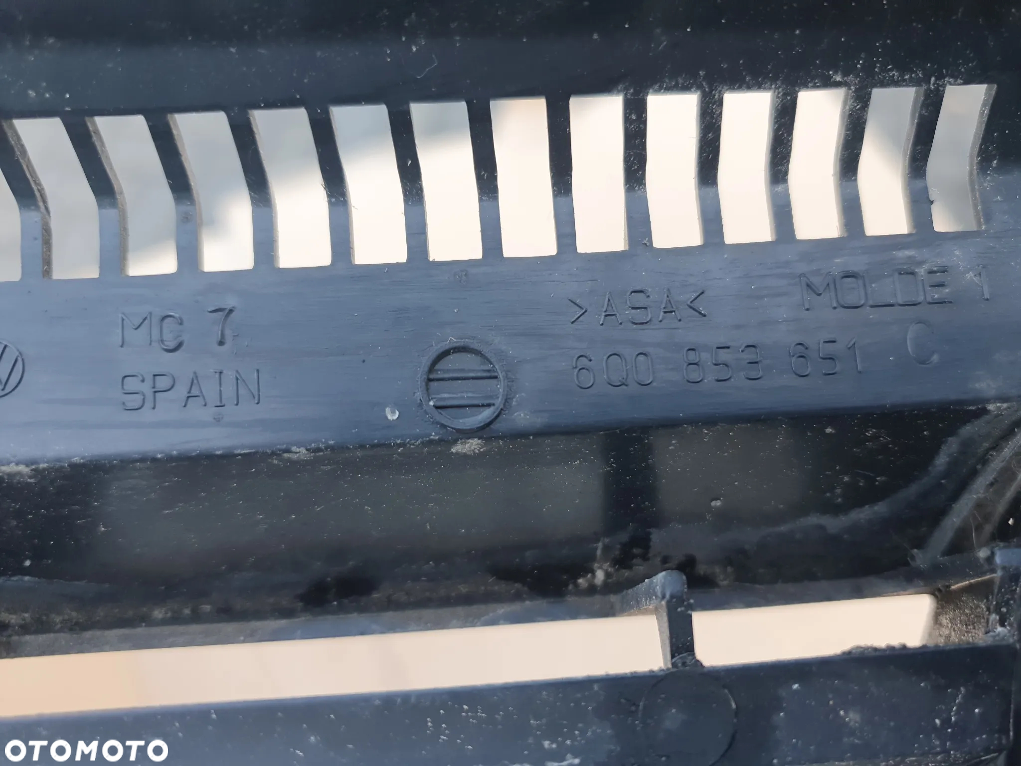 GRILL ATRAPA PRZÓD ORYGINAŁ VOLKSWAGEN POLO 9N - 9
