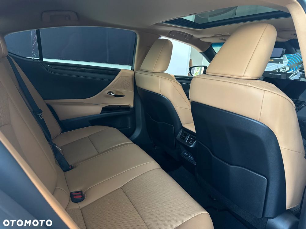 Lexus ES - 11