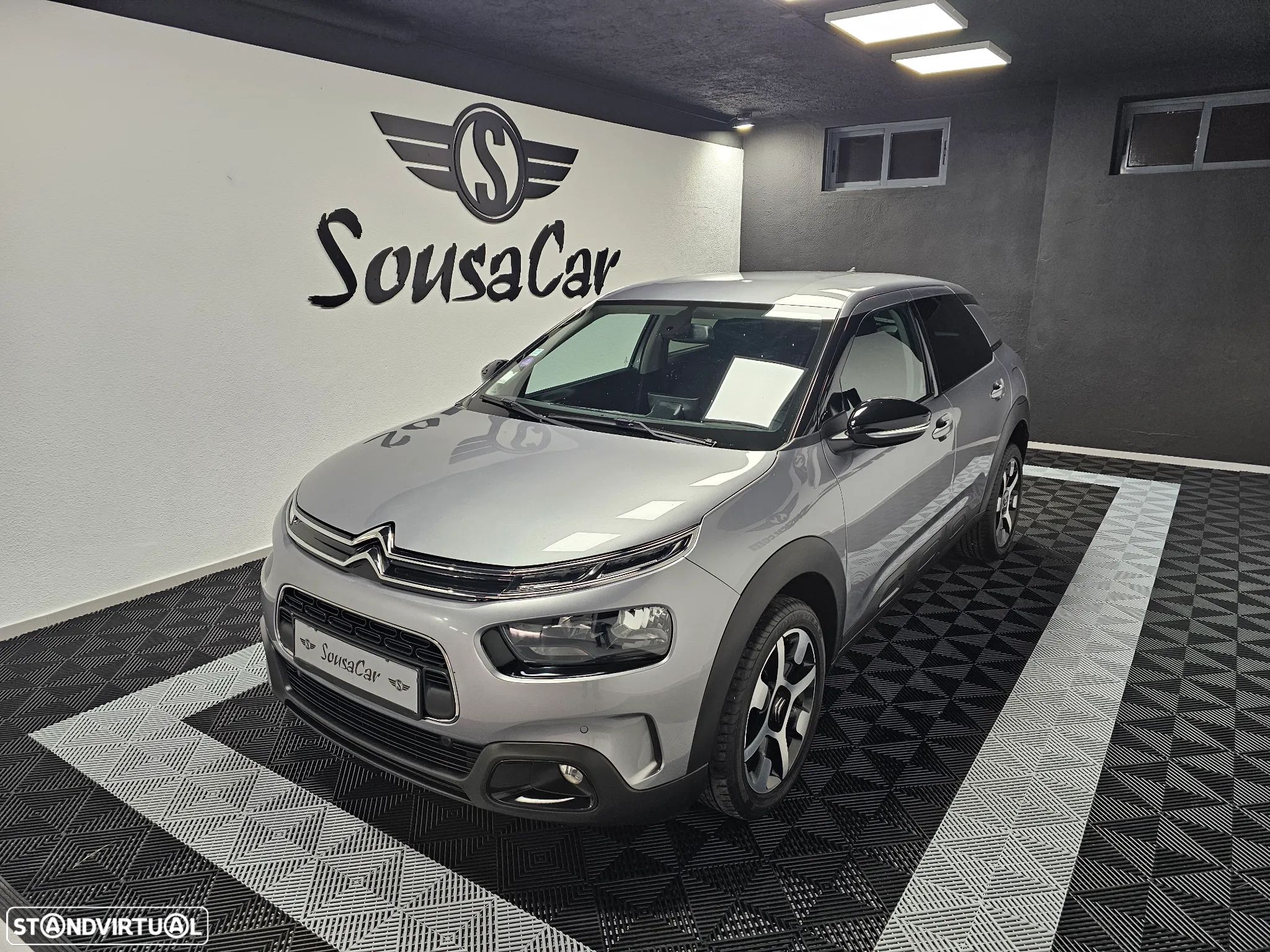 Citroën C4 Cactus 1.2 PureTech Shine EAT6 - 1