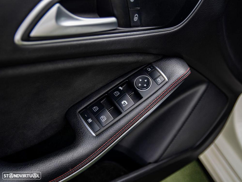 Mercedes-Benz A 180 d AMG Line - 26