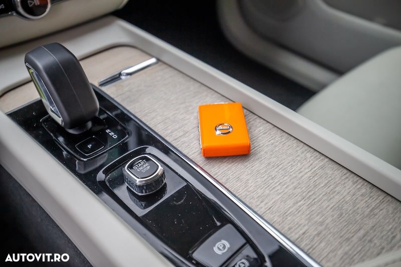 Volvo XC 60 B4 MHEV AT FWD Core - 17