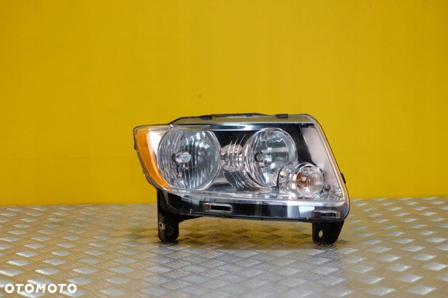 JEEP COMPASS 2011- REFLEKTOR LAMPA PRZÓD PRAWA USA - 1