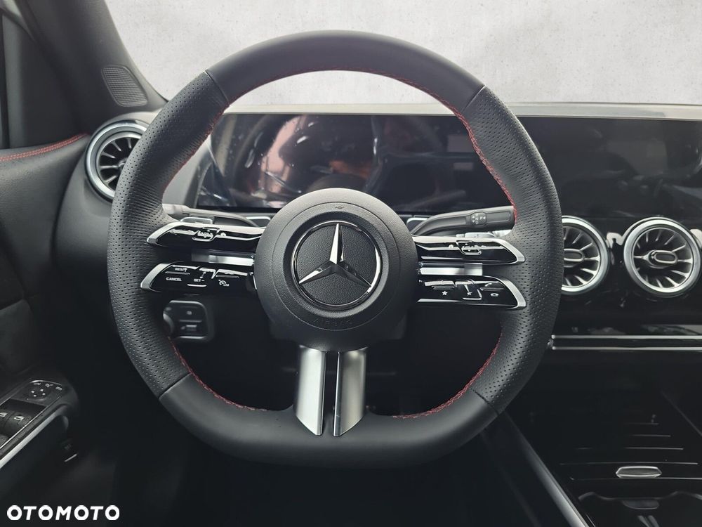 Mercedes-Benz GLB - 14