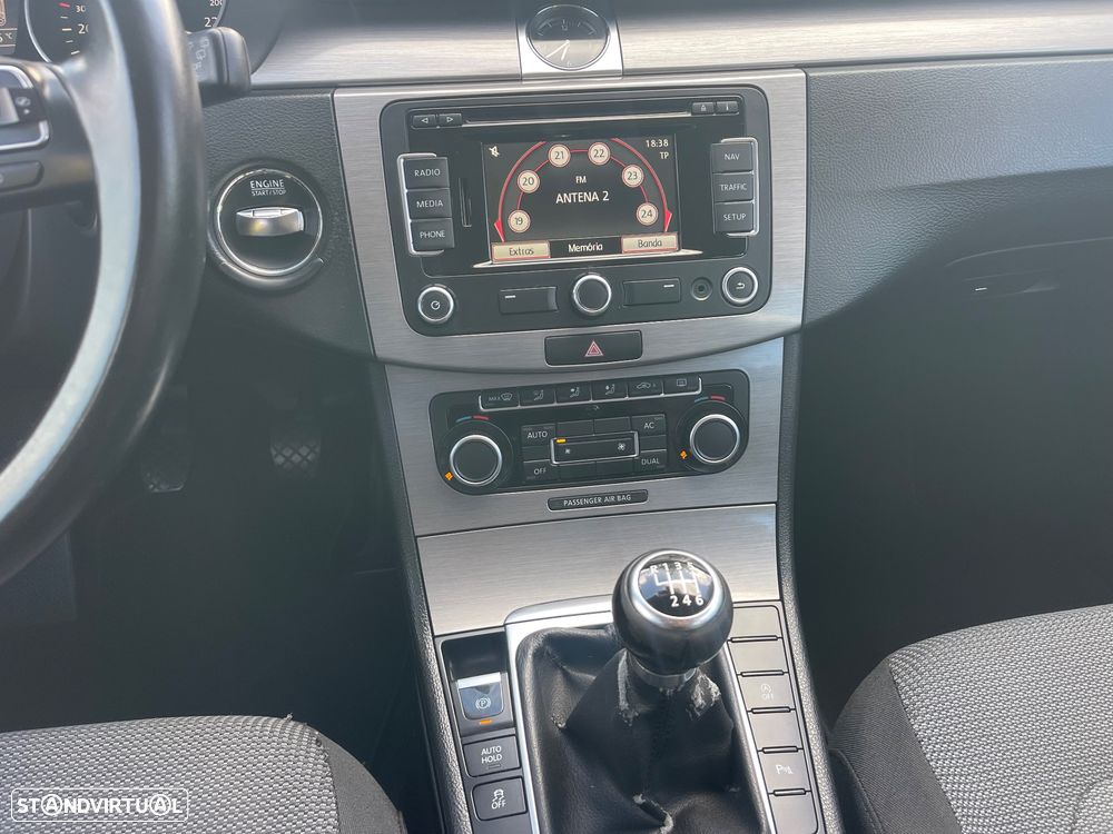 VW Passat Variant 1.6 TDI BlueMotion - 12