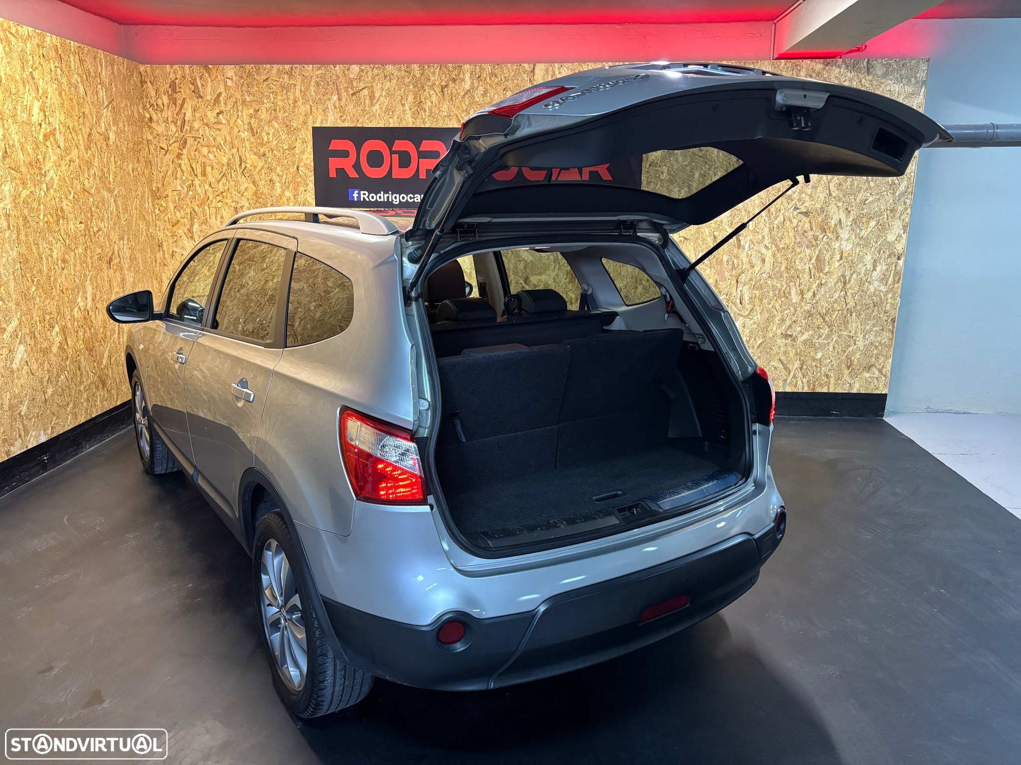 Nissan Qashqai +2 1.5 dCi Tekna Pele Preto +Navi - 25