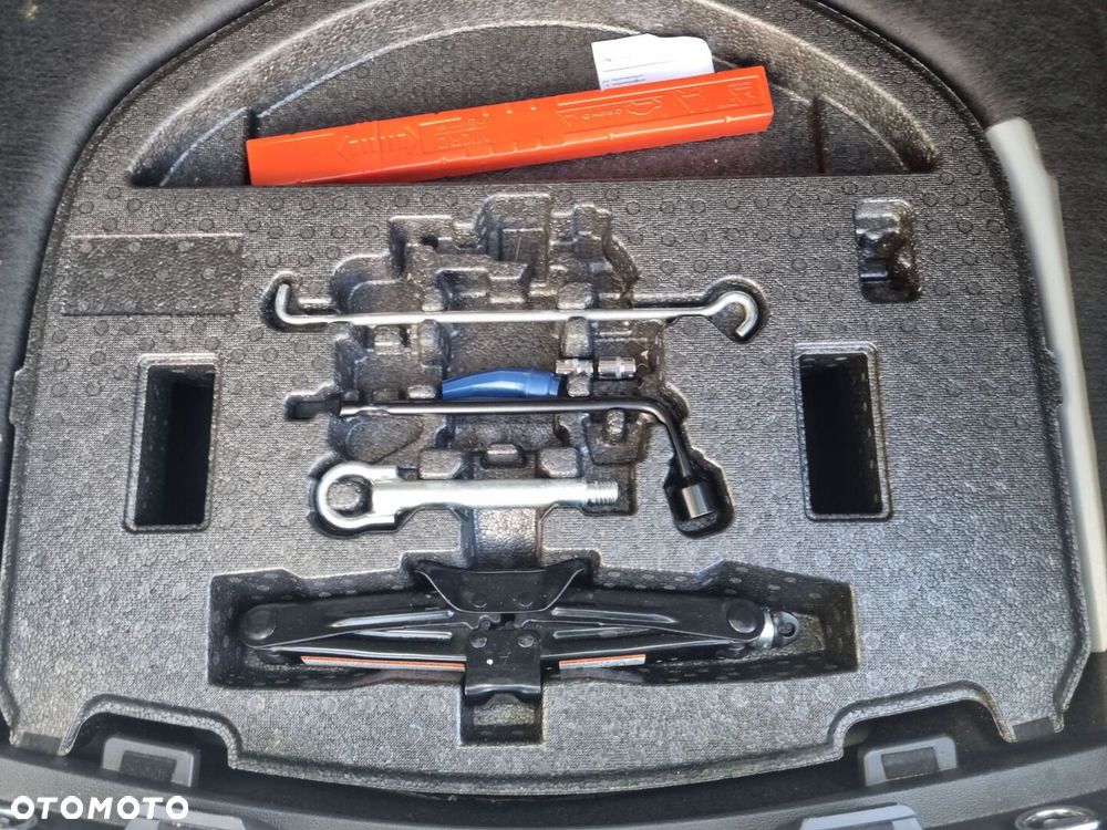 Toyota Corolla 2.0 Hybrid Comfort - 25