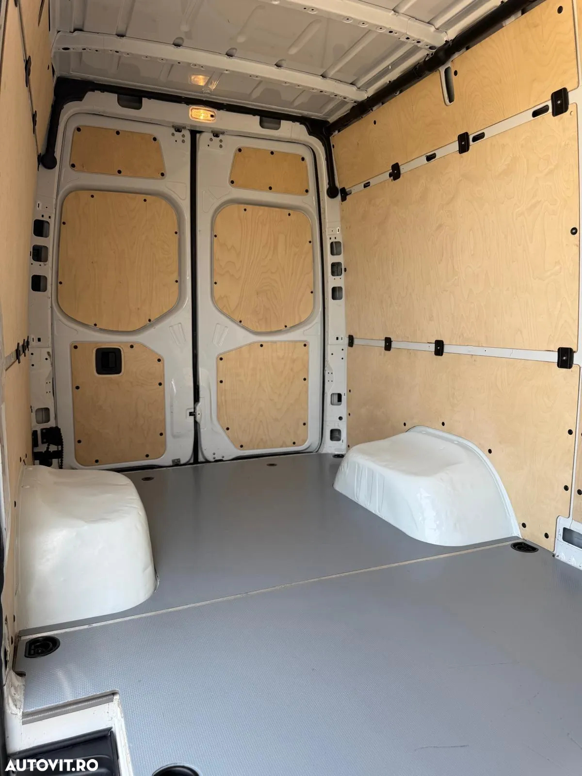 Mercedes-Benz Sprinter - 7