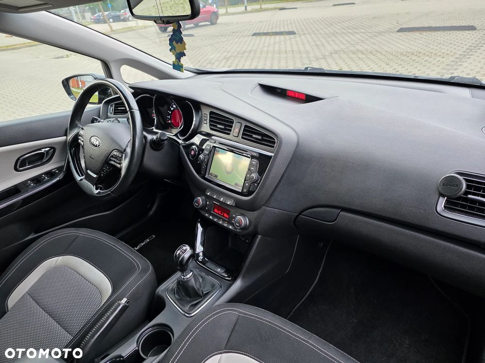 Kia Ceed - 10