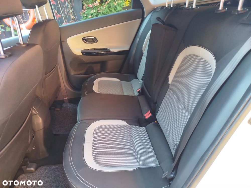 Kia Ceed - 12