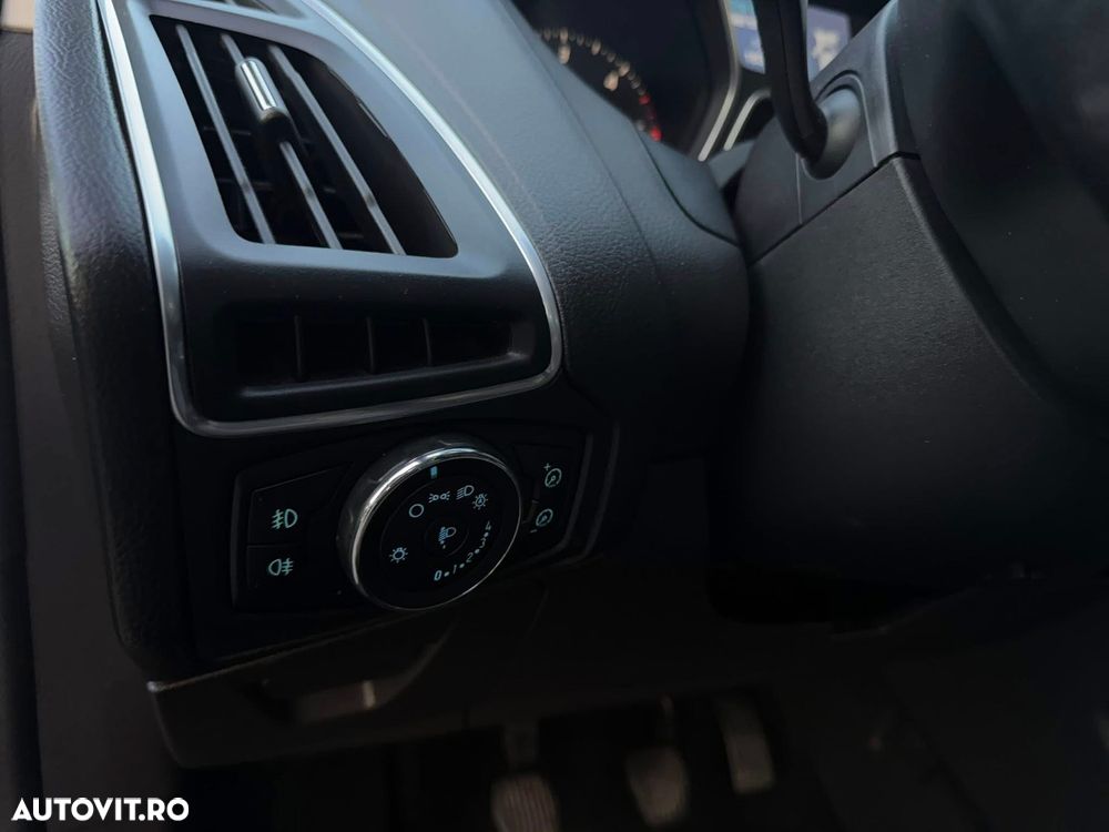 Ford Focus 1.6 TDCi DPF Champions Edition - 16