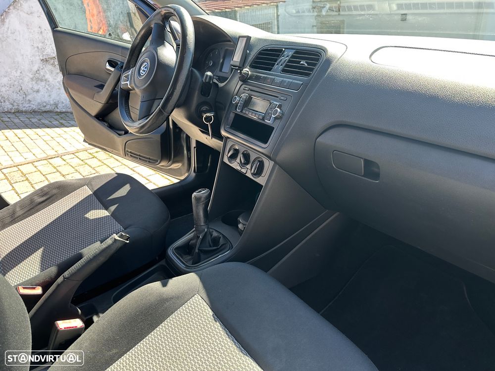 VW Polo 1.6 TDI Confortline BlueMotion - 16