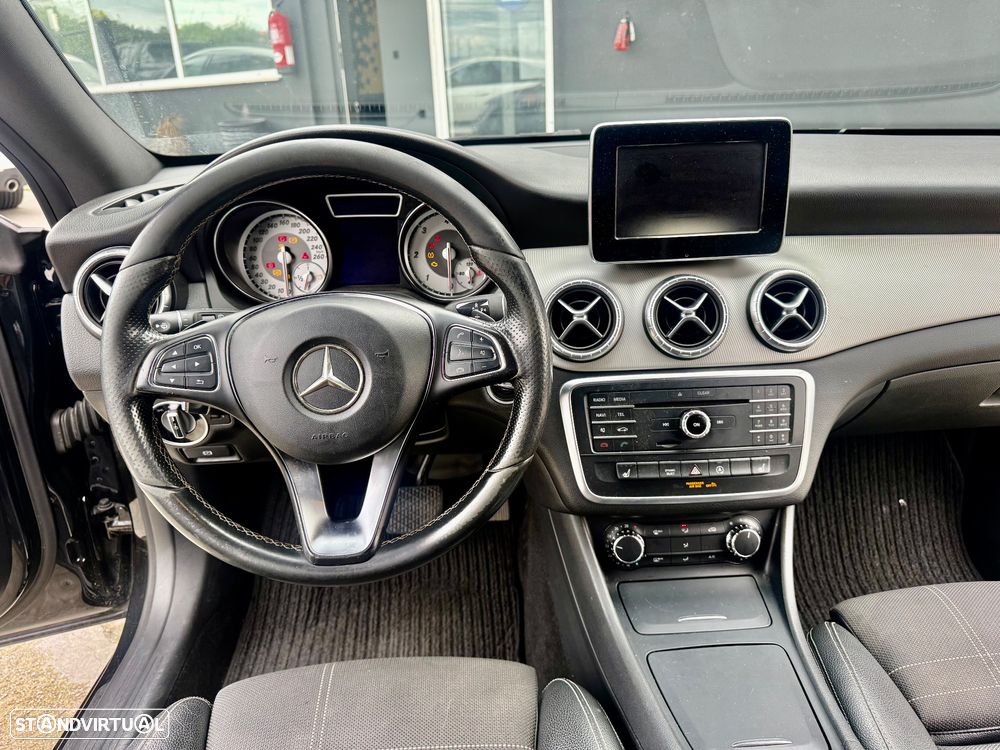 Mercedes-Benz CLA 220 d Shooting Brake AMG Line Aut. - 24