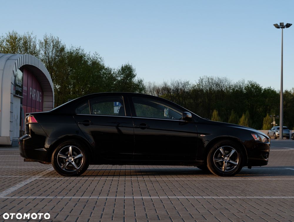 Mitsubishi Lancer 1.8 Invite - 3