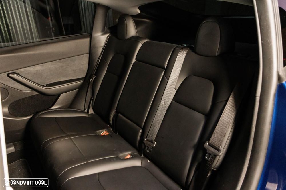 Tesla Model Y Long Range Dual Motor AWD - 28