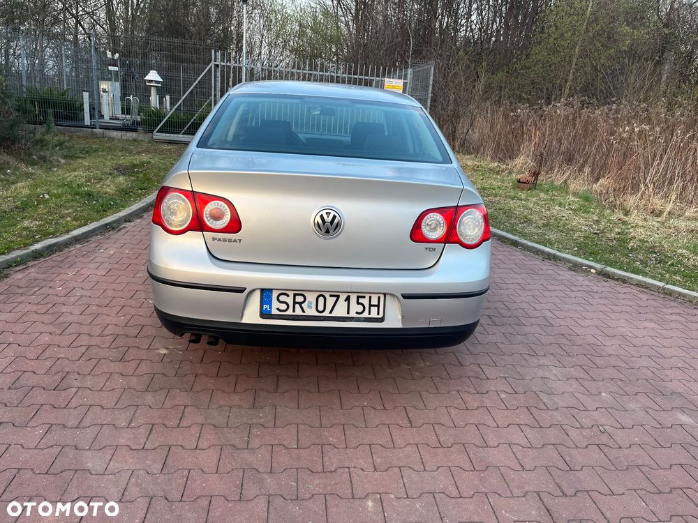 Volkswagen Passat 1.9 TDI Comfortline - 8