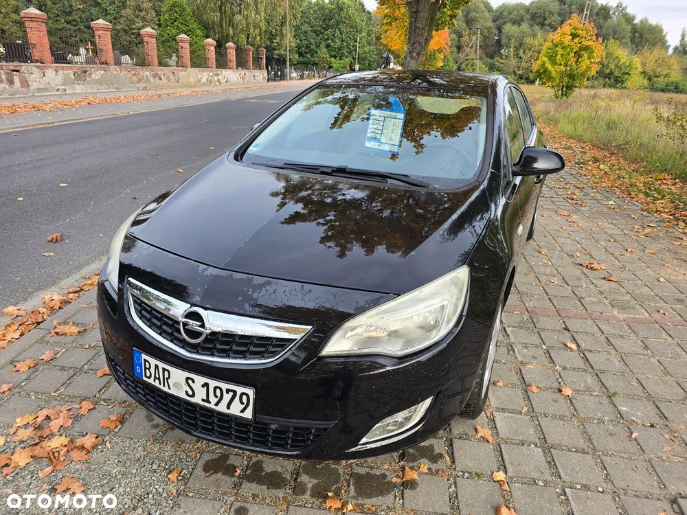 Opel Astra 2010 photo 2