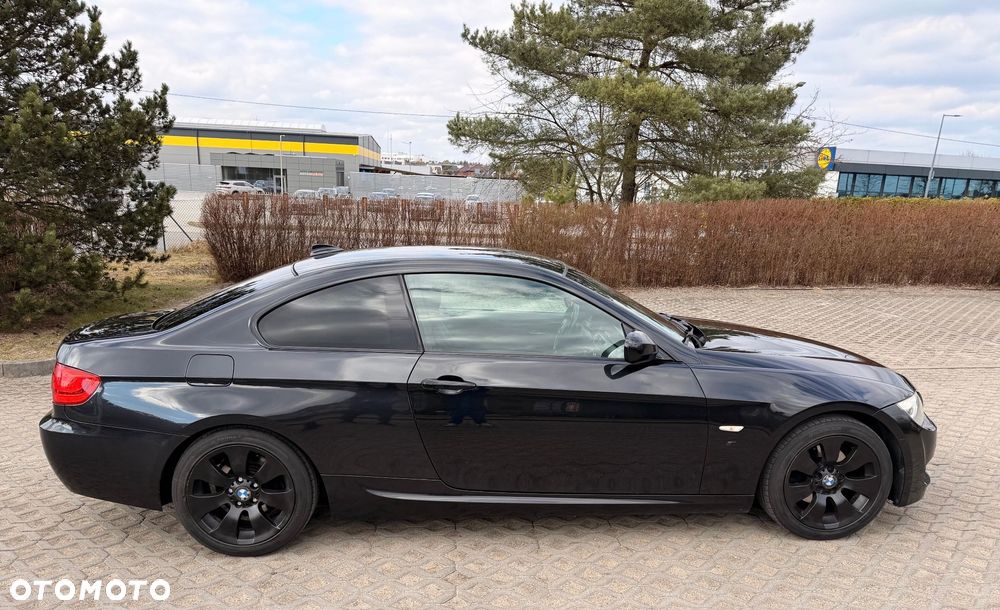 BMW Seria 3 320d DPF M Sport Edition - 9