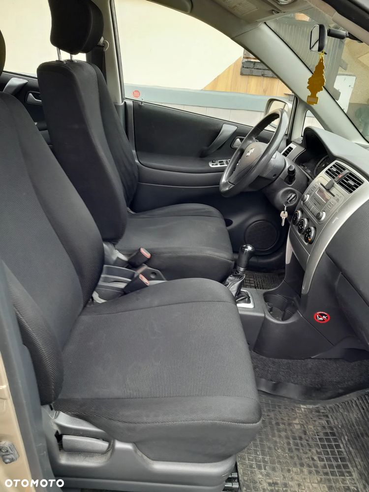 Suzuki Liana Kombi 1.6 4WD Comfort - 12