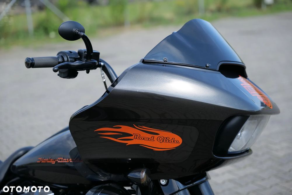 Harley-Davidson Touring Road Glide - 8
