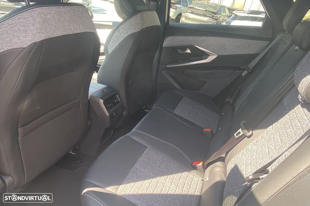 Peugeot E-3008 73 kWh Allure - 11