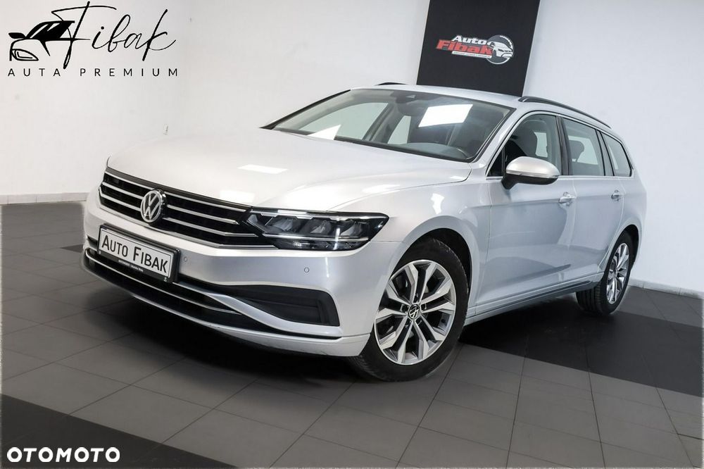 Volkswagen Passat - 1