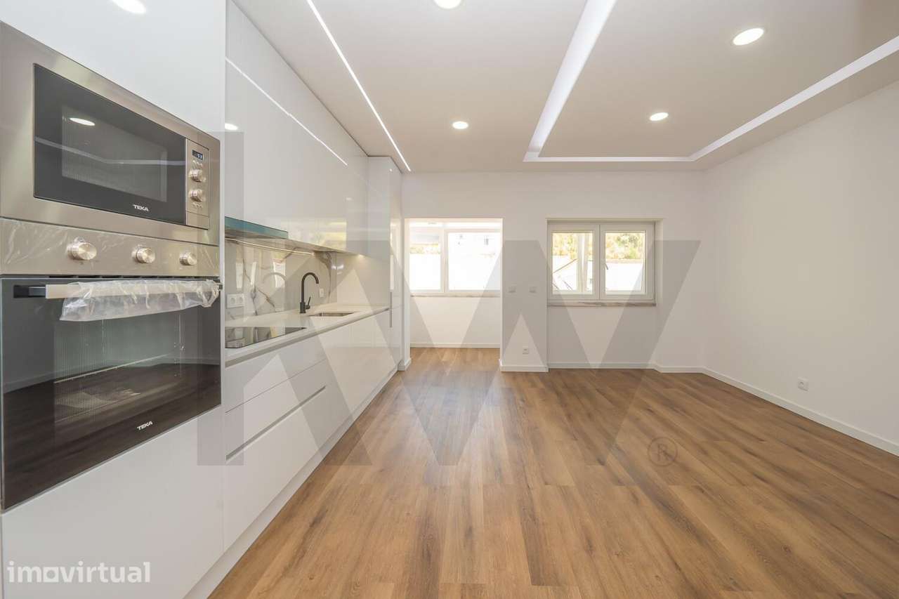 T2 Renovado de Raiz no Feijó | Acabamentos Premium | Pronto a Habitar - Grande imagem: 2/30