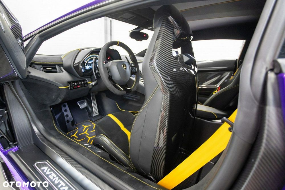 Lamborghini Aventador - 35