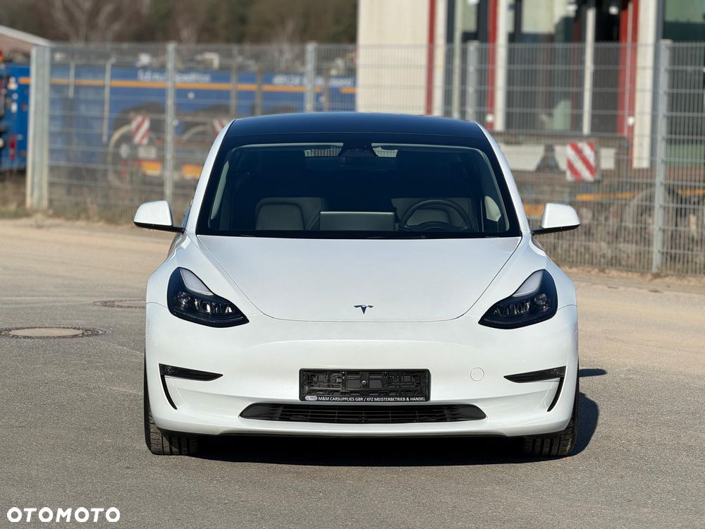 Tesla Model 3 - 12