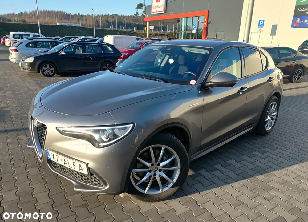Alfa Romeo Stelvio - 1