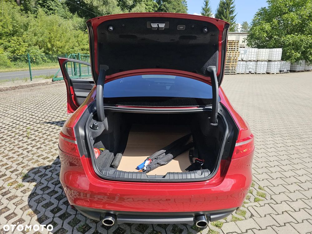 Jaguar XF 3.0 TDV6 R-Sport - 10