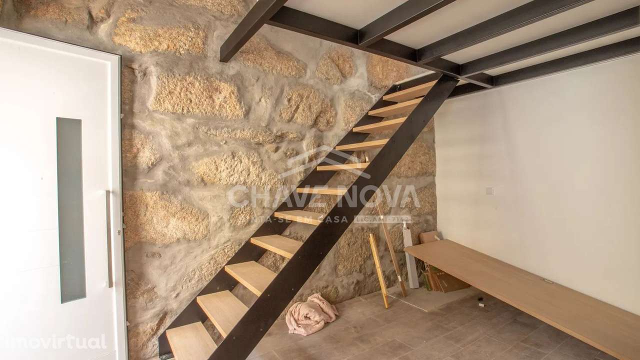 Moradia V1+1 Renovada e Mobilada em Campanhã - Grande imagem: 2/9