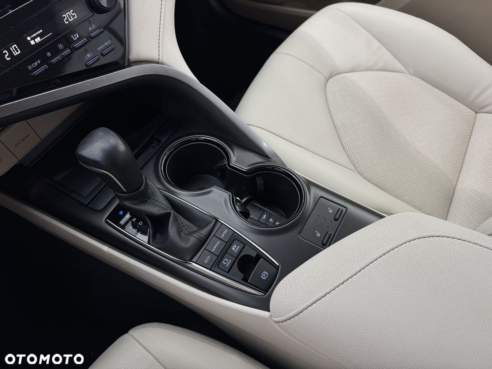 Toyota Camry - 28
