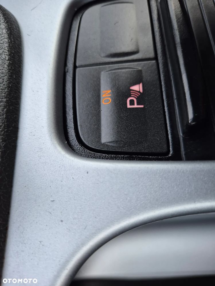 Ford Kuga 2.0 TDCi 2x4 Titanium - 9