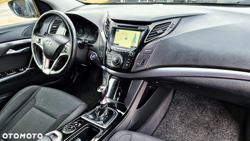Hyundai i40 Kombi blue 1.6 Family+ - 35