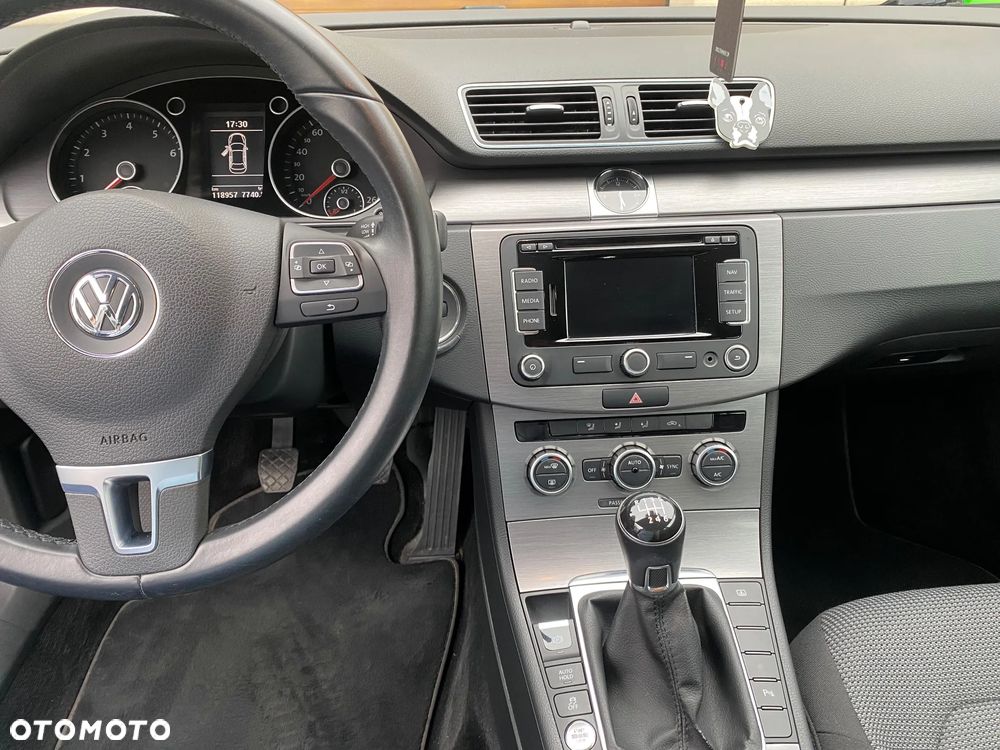 Volkswagen Passat - 9