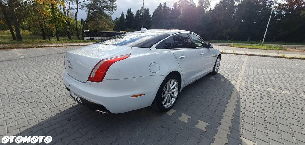 Jaguar XJ 3.0 D V6 LWB Portfolio - 4