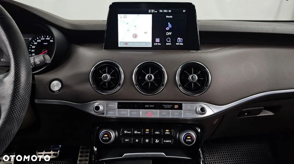 Kia Stinger - 16