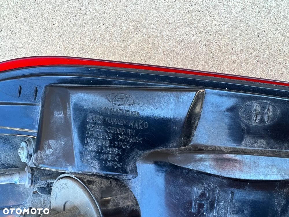 LAMPA TYLNA PRAWA HYUNDAI I20 II  92402C8000 - 4