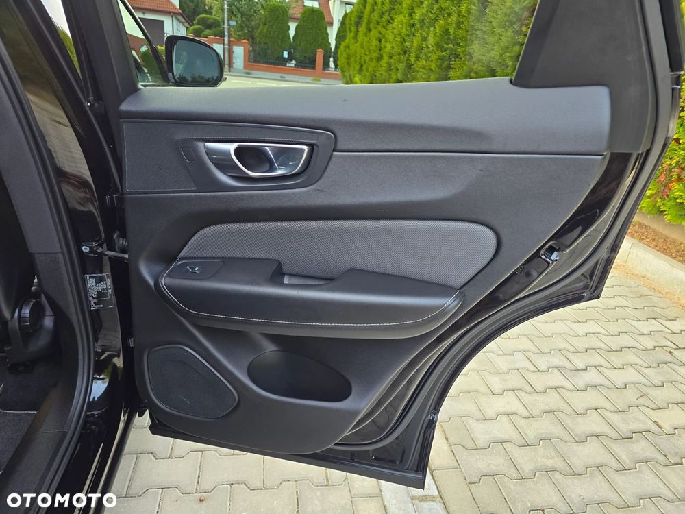 Volvo XC 60 D4 Geartronic RDesign - 23