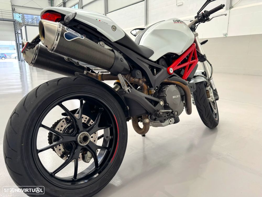 Ducati Monster 796 - 19