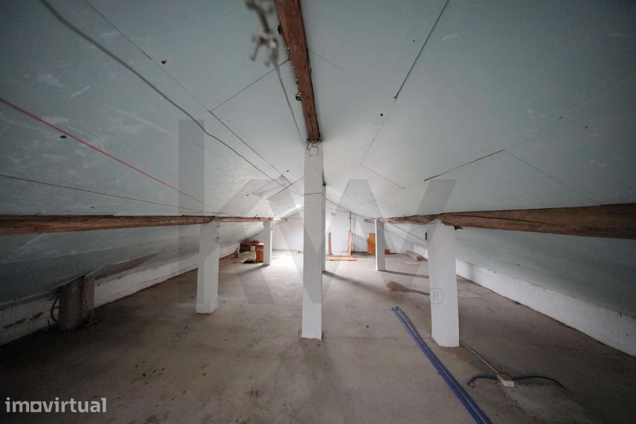 Moradia T4 e comercio para venda, Rio Maior, Oportunidade de investime - Grande imagem: 2/32