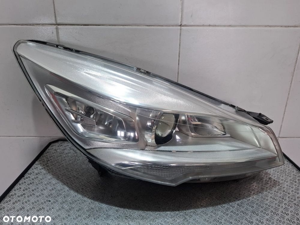 Lampa xenon kompletna Ford Kuga MK1 2015 rok nr CV4413D154BH - 1