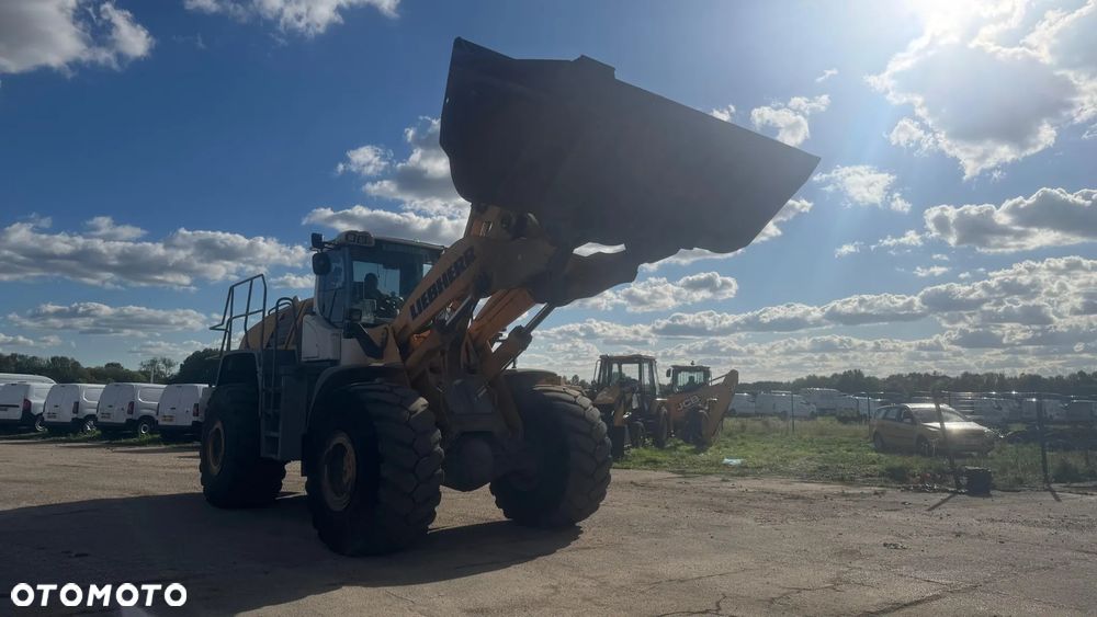 Liebherr L 586 2012 - 6