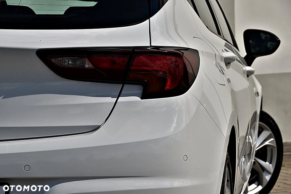 Opel Astra 1.2 T GS Line S&S - 9