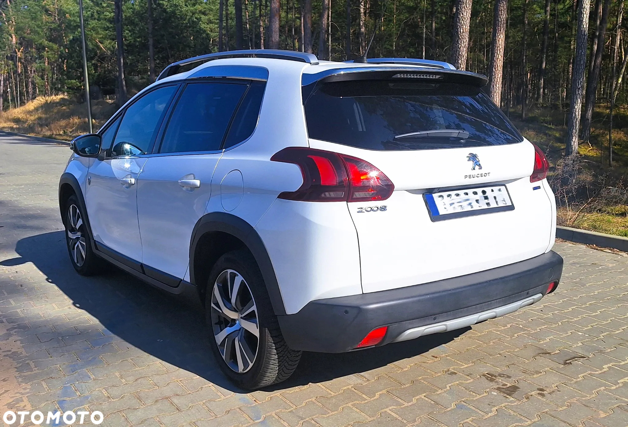 Peugeot 2008 1.2 Pure Tech Allure S&S - 4