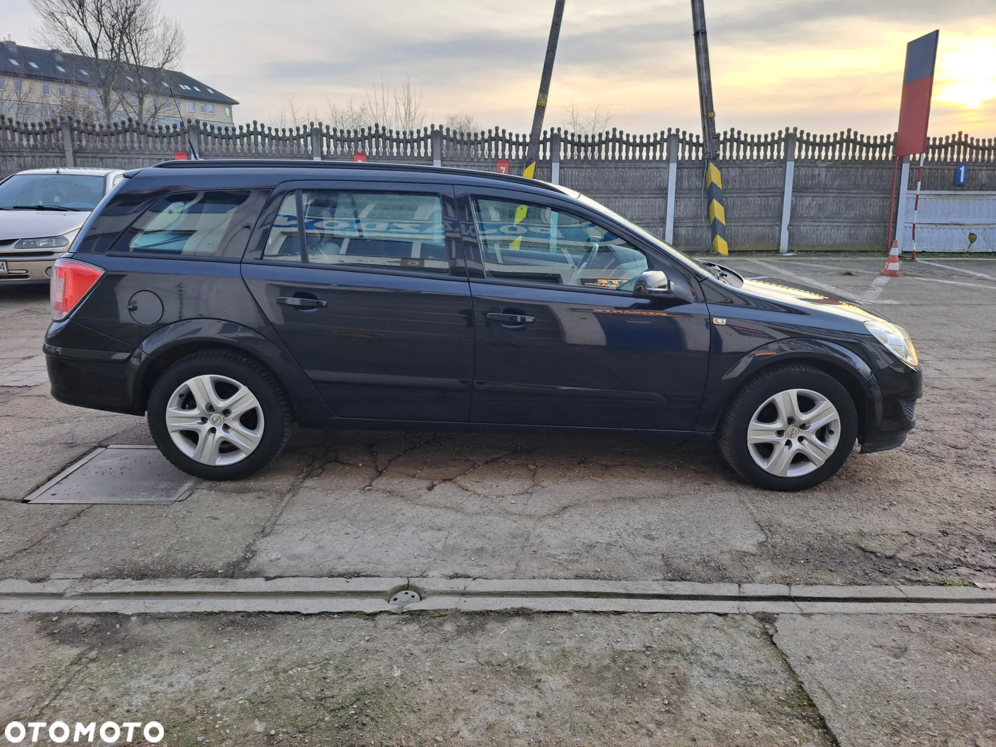 Opel Astra 1.6 Caravan NAVI - 14