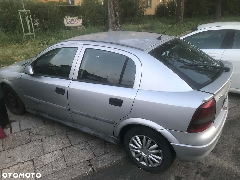 Opel Astra 1.7 TD - 11